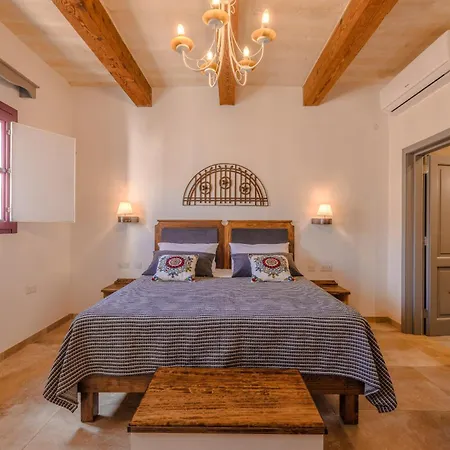 Hotel Mulberries 4*