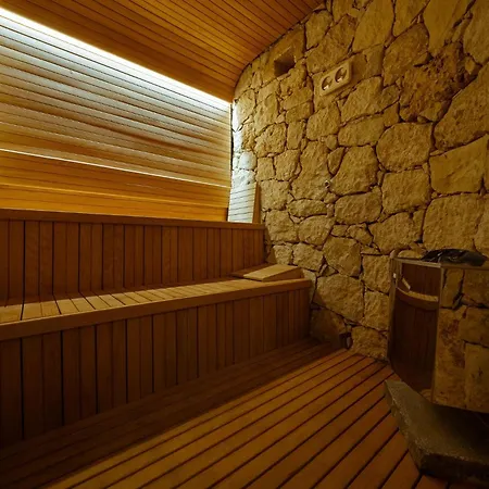 Mulberries Hotel 4*