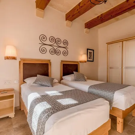 Mulberries Hotel 4*