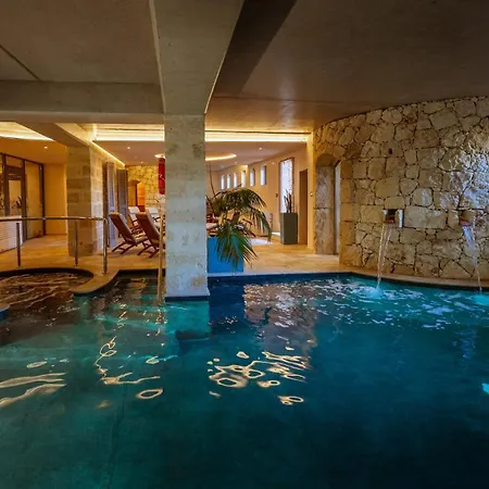 Hotel Mulberries 4*