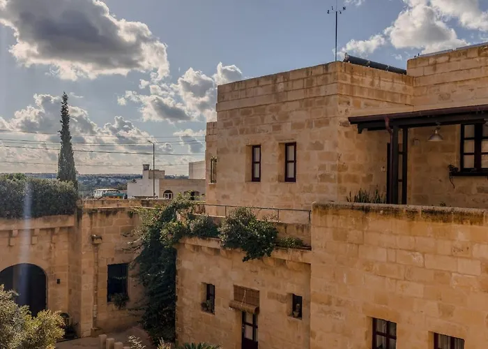 Mulberries Hotel Żabbar