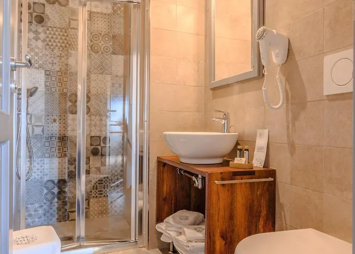 Mulberries Hotel Żabbar